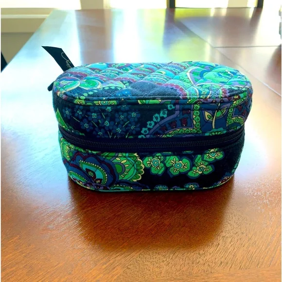 Vera Bradley jewelry case - Picture 1 of 3